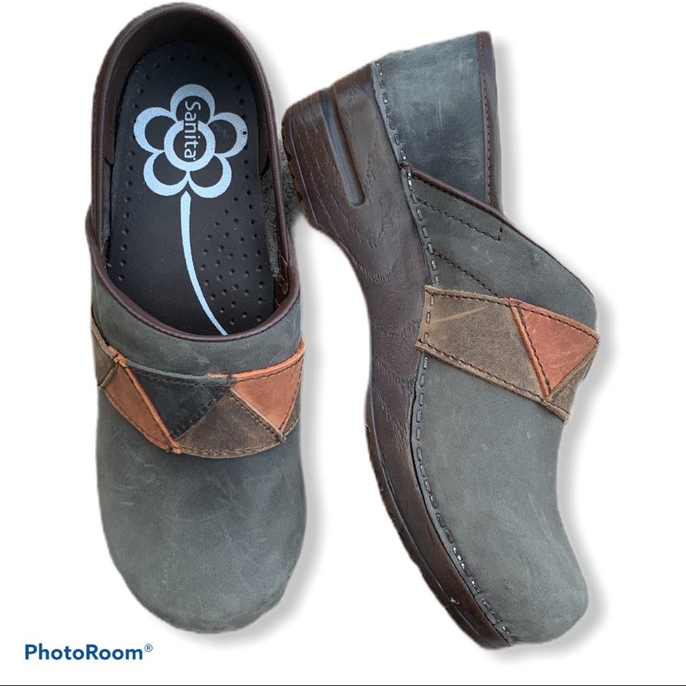 Sanita clogs, olive green Aztec -like design